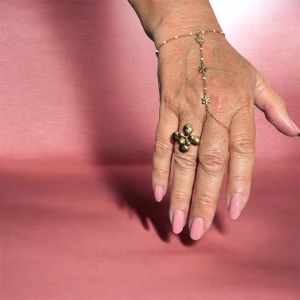 Bloem en kleine roze kralen Handketting
