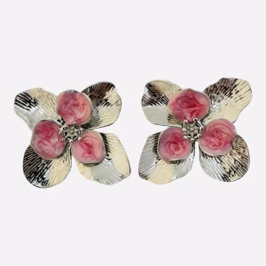 Statement oorbellen met grote bloem