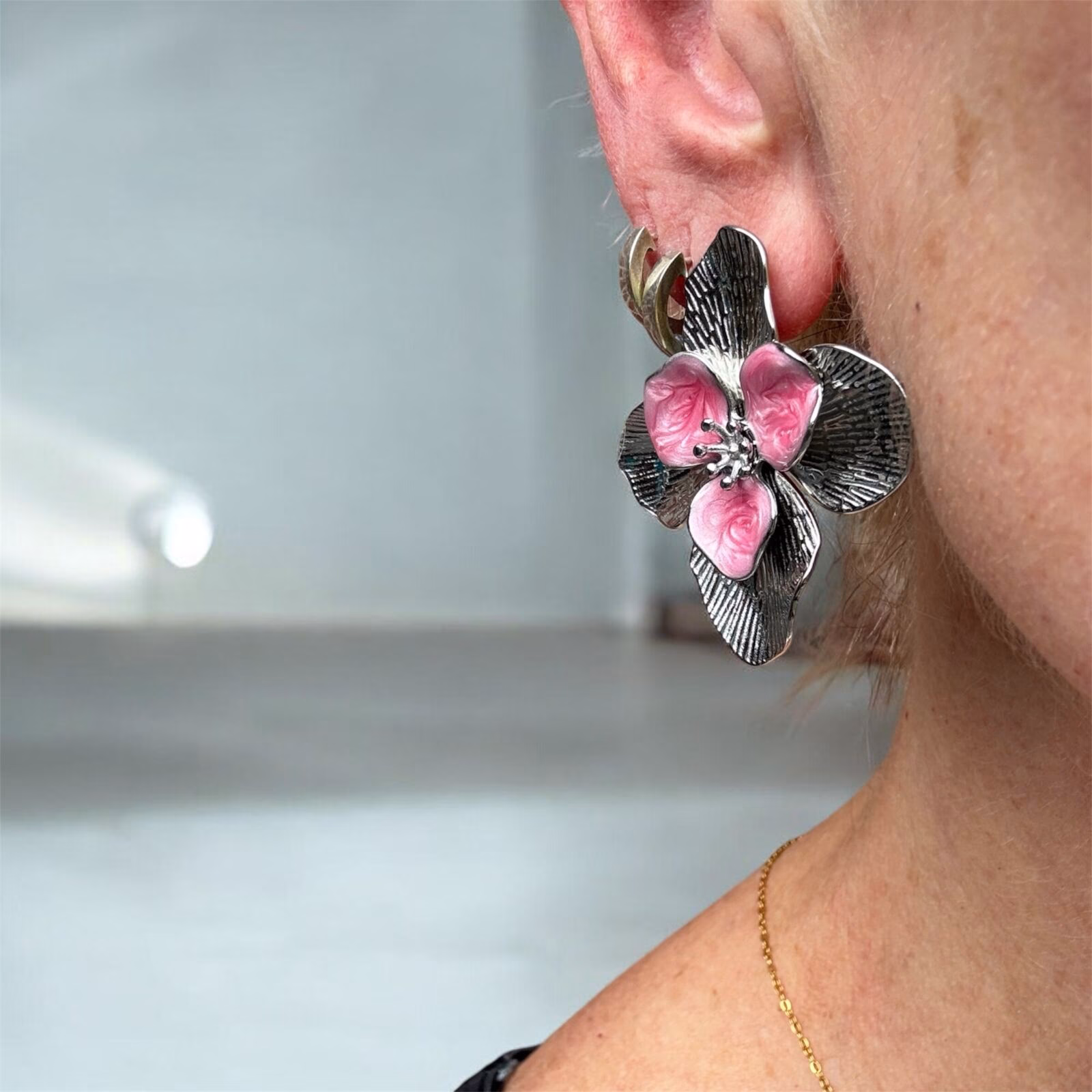 Statement oorbellen met grote bloem - Afbeelding 2